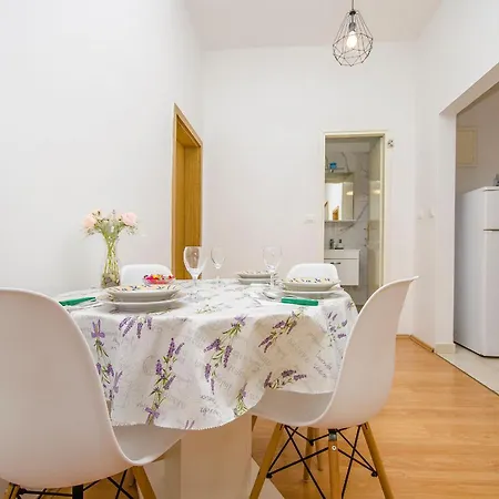 Senka Apartment *